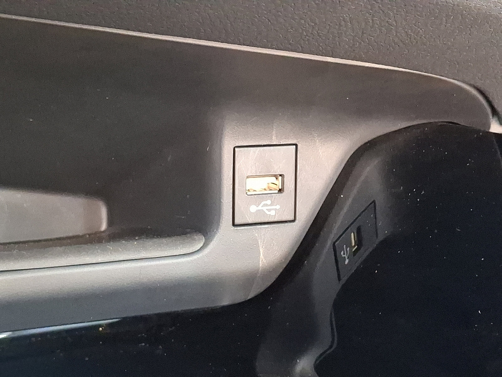 Certified 2020 Toyota C-HR XLE image 23