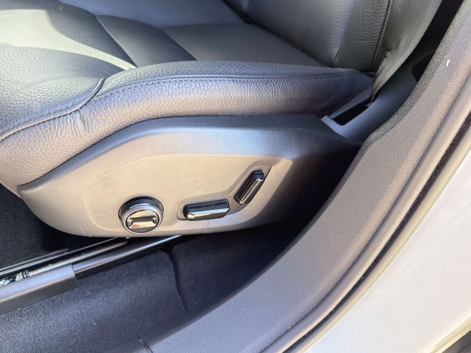 Used 2023 Volvo XC60 B5 Plus w/ Protection Package Premier FWD image 13