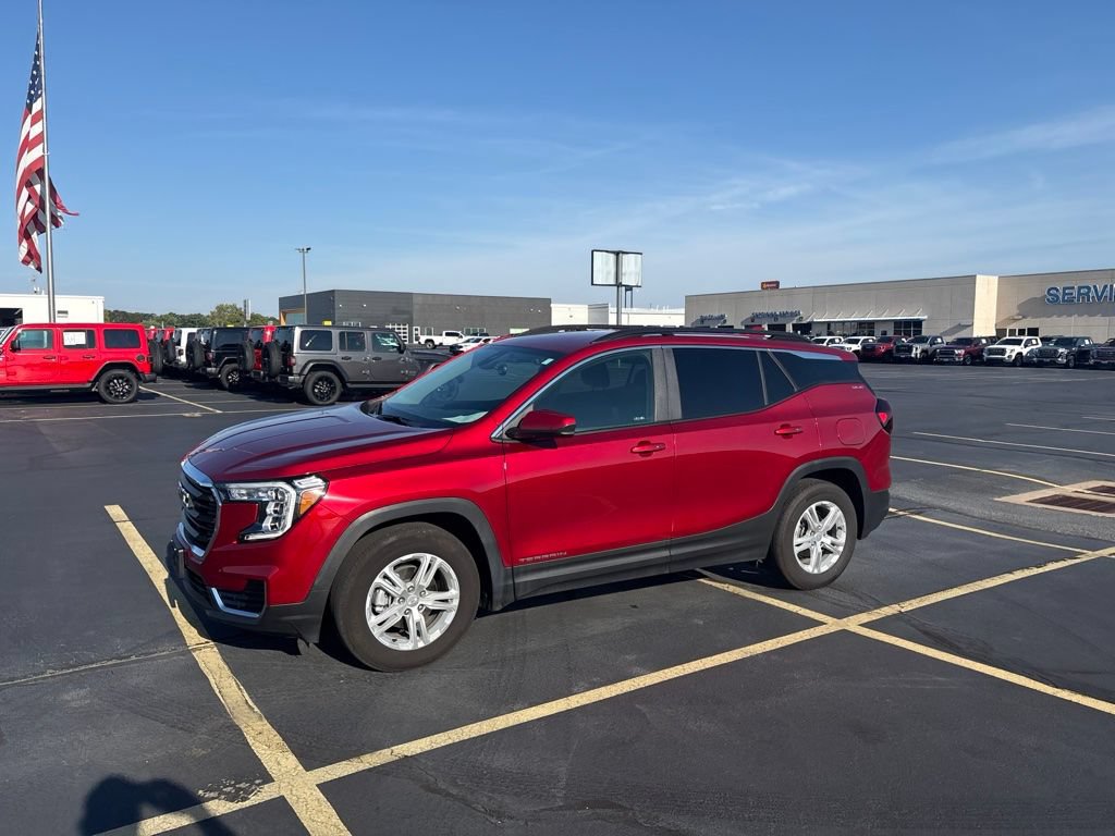 Used 2024 GMC Terrain SLE w/ Driver Convenience Package FWD image 3