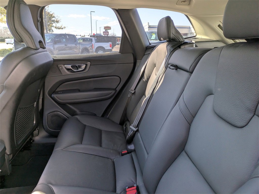 Certified 2025 Volvo XC60 B5 Plus image 14