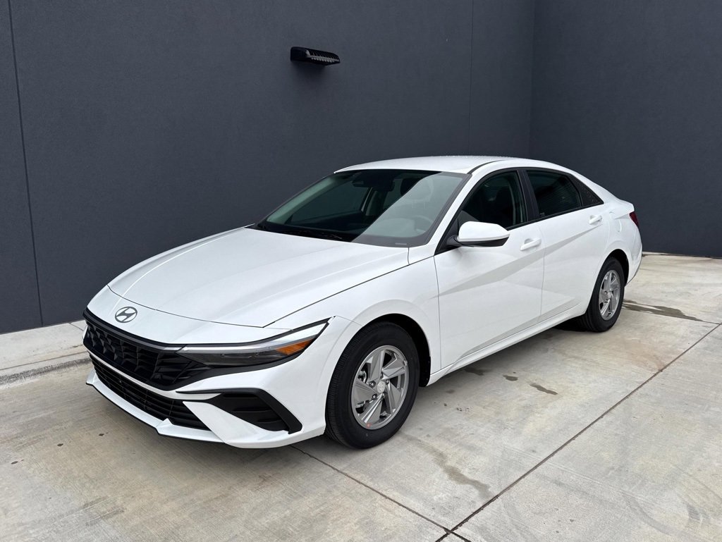 New 2025 Hyundai Elantra SE
