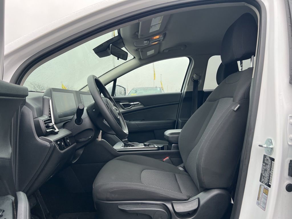 Used 2025 Kia Sportage LX image 11
