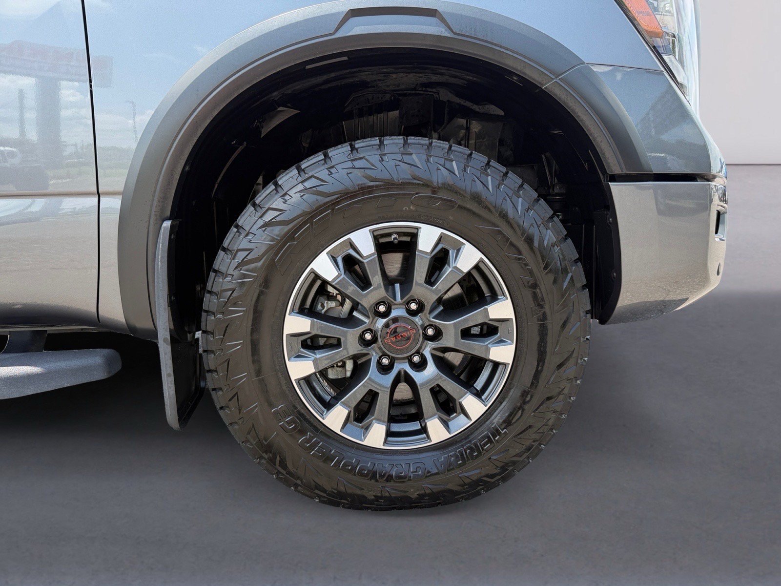 Used 2024 Nissan Titan PRO-4X w/ Pro-4x Convenience Package AWD/4WD image 9