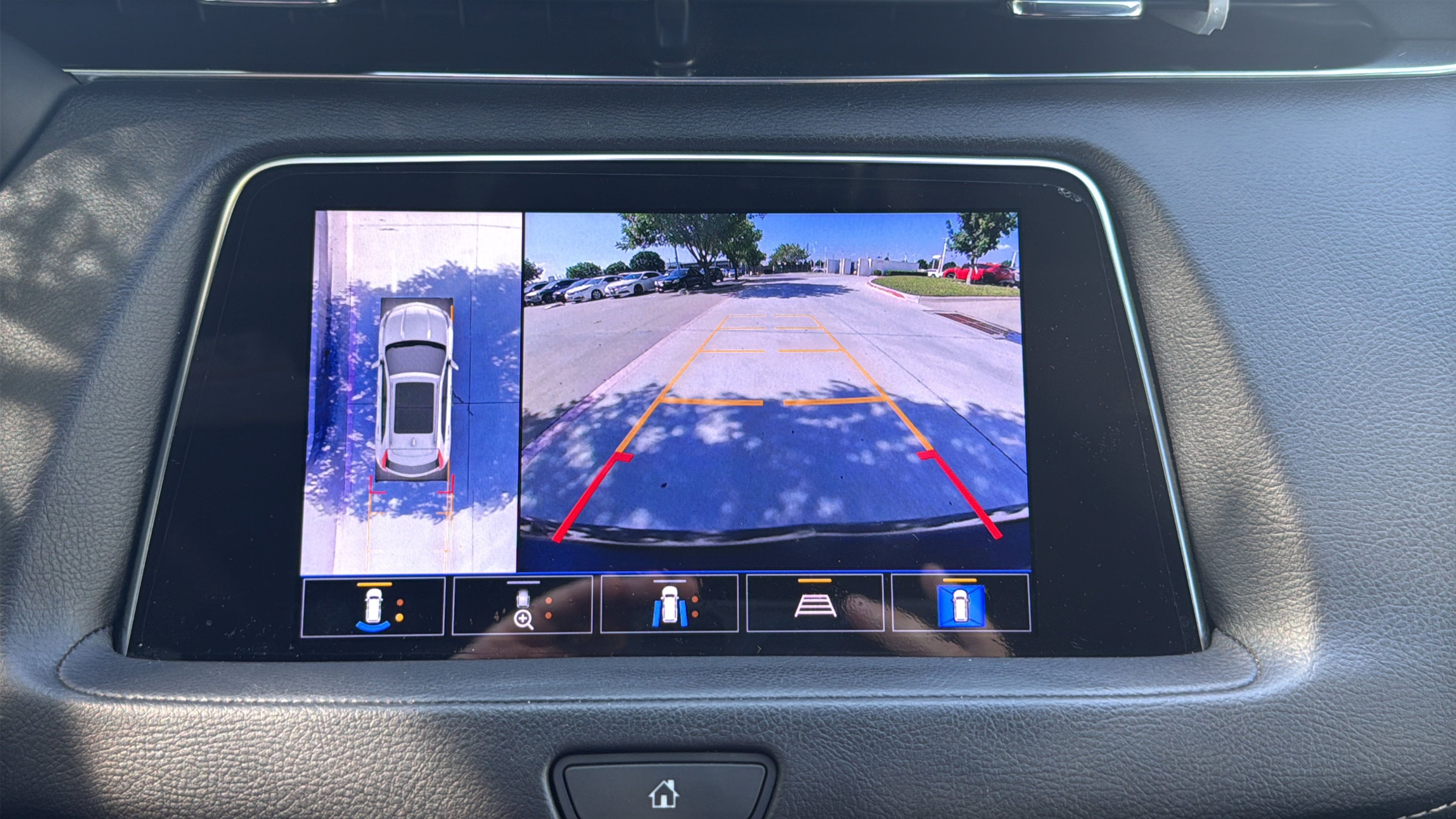 Used 2022 Cadillac XT4 Premium Luxury w/ Enhanced Visibility Package FWD image 23