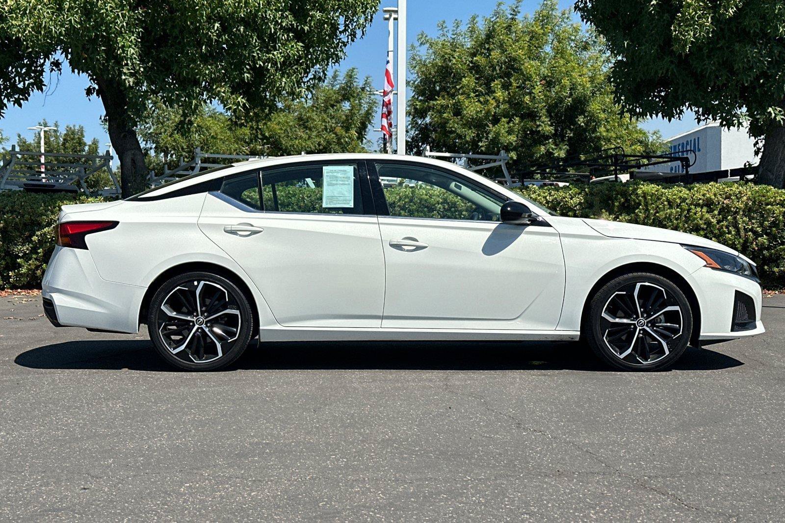 Certified 2024 Nissan Altima 2.5 SR FWD image 3