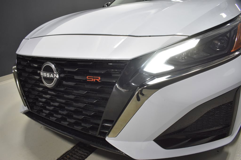 Used 2023 Nissan Altima 2.5 SR w/ SR Premium Package image 11