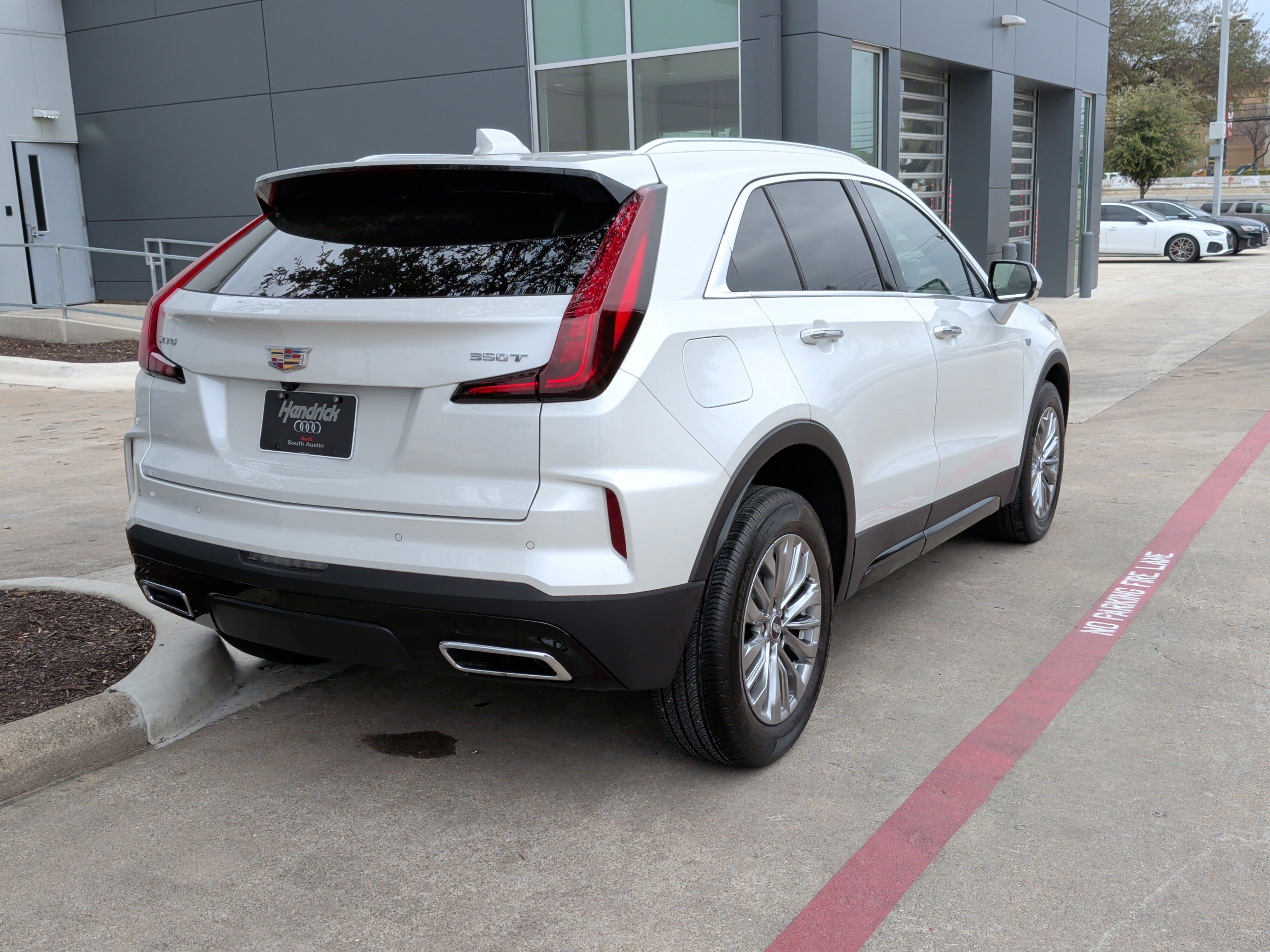 Used 2025 Cadillac XT4 Premium Luxury image 10