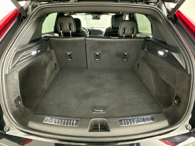 Used 2024 Cadillac XT4 Premium Luxury FWD image 25