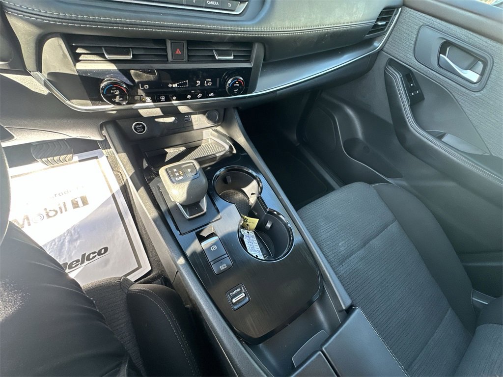 Used 2023 Nissan Rogue SV image 18