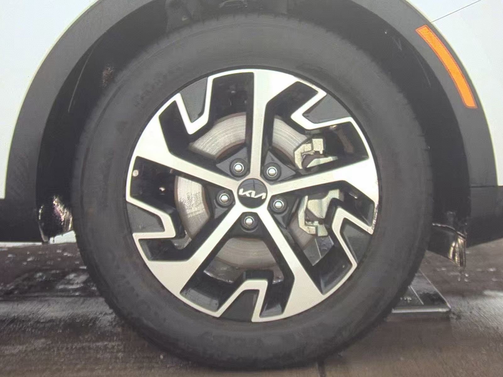 Used 2025 Kia Sportage EX image 10