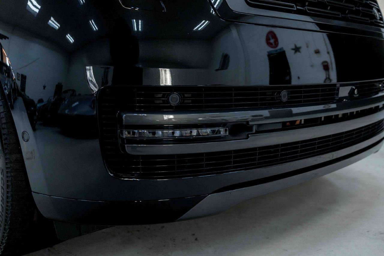 Used 2025 Land Rover Range Rover SE image 17