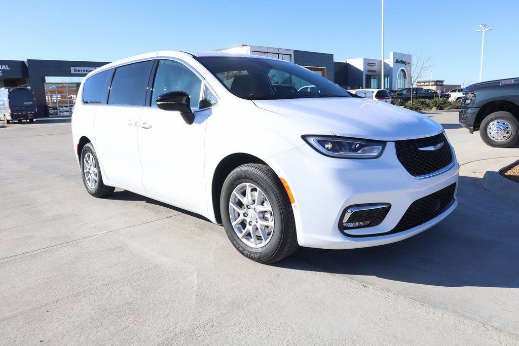 New 2026 Chrysler Pacifica Select FWD image 1
