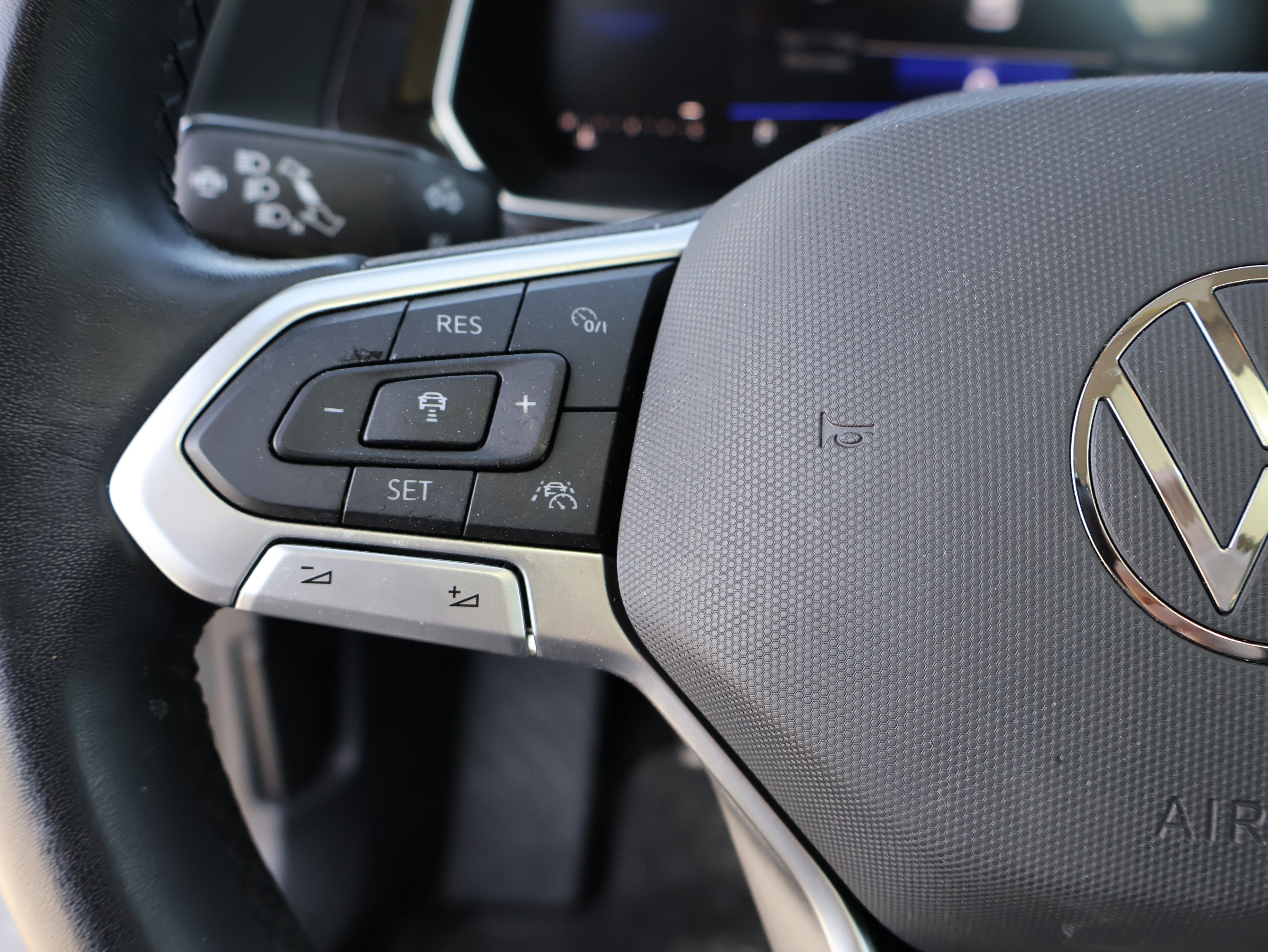 Used 2024 Volkswagen Jetta SE w/ Panoramic Sunroof Package image 30