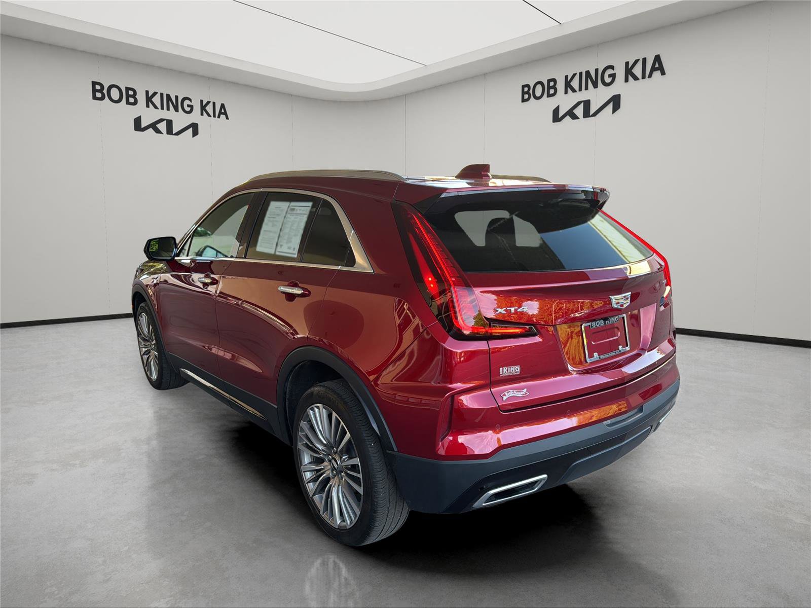 Used 2025 Cadillac XT4 Premium Luxury FWD image 3