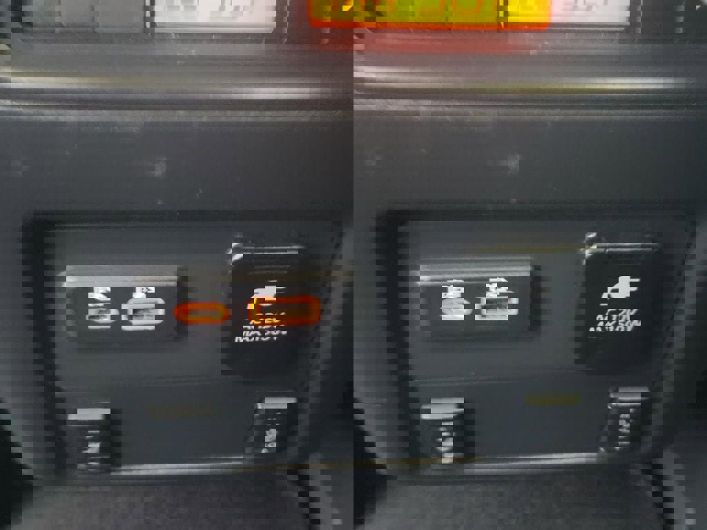 Used 2020 Nissan Pathfinder Platinum image 25