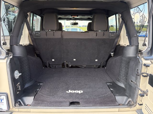 Used 2017 Jeep Wrangler Unlimited Sahara w/ Connectivity Group AWD/4WD image 30