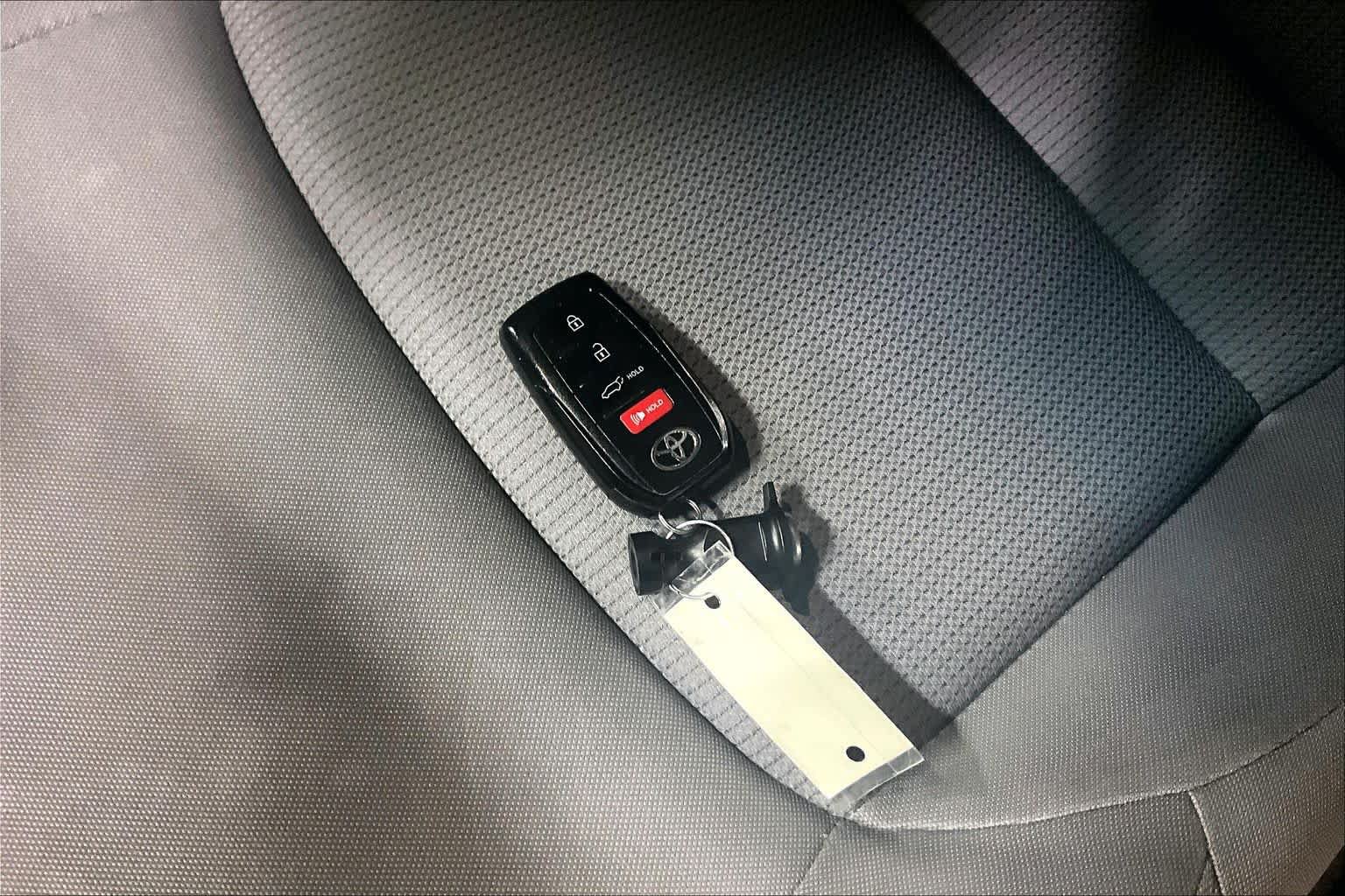 Used 2023 Toyota Venza LE AWD/4WD image 15