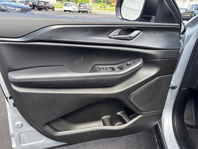 New 2025 Jeep Grand Cherokee L Laredo w/ Luxury Tech Group I image 12