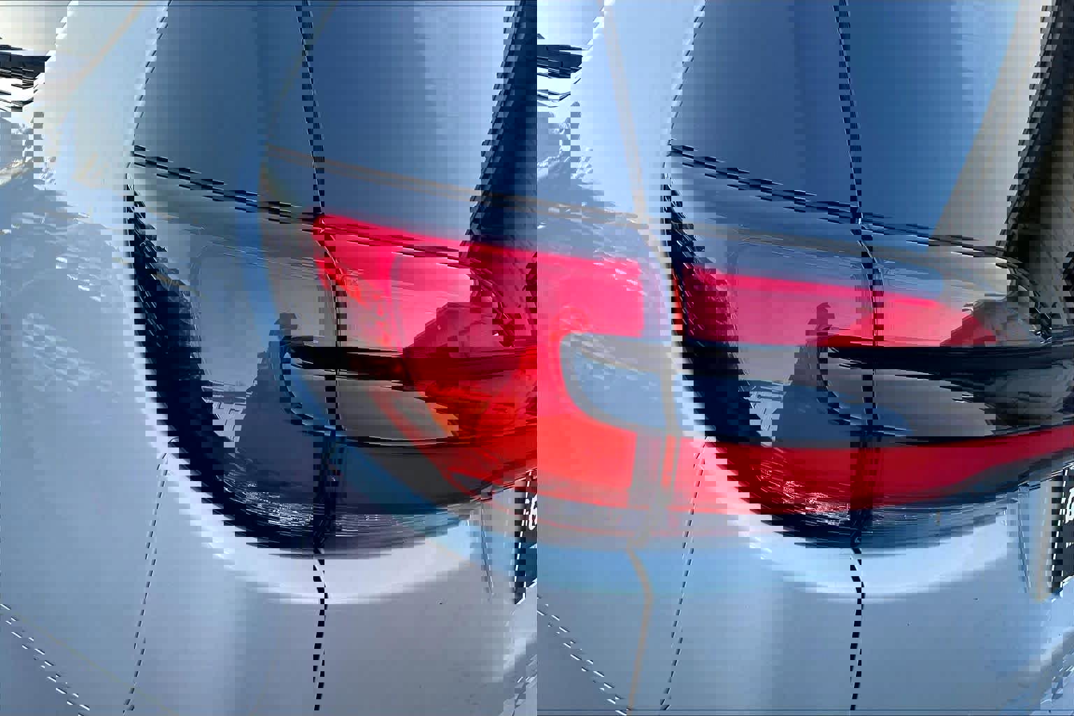 Used 2024 Chrysler Pacifica Touring-L image 28