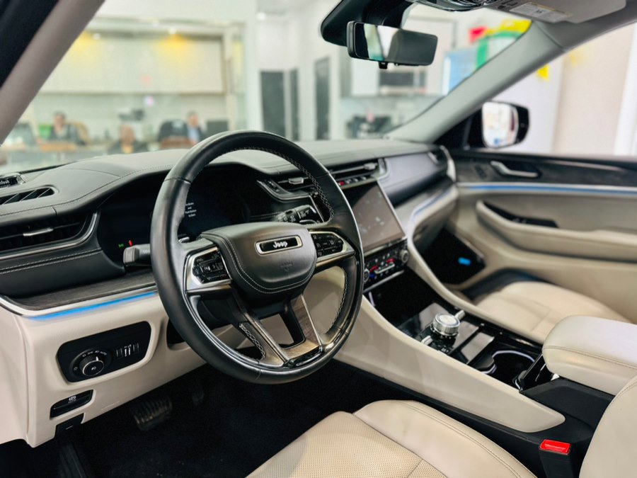 Used 2022 Jeep Grand Cherokee Overland w/ Adv Protech Group III image 14