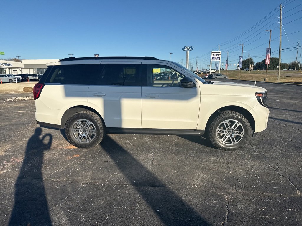 Used 2025 Ford Expedition Active image 17