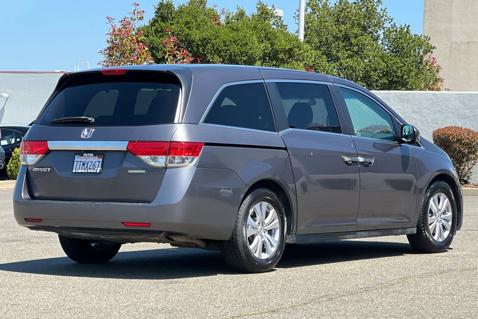 Used 2016 Honda Odyssey SE image 2