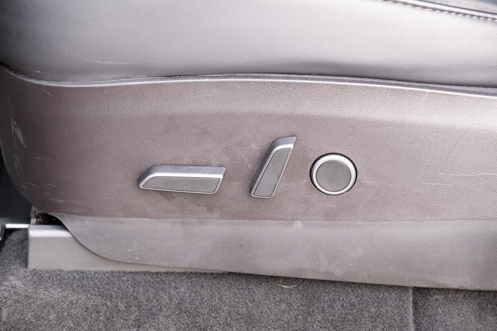 Used 2022 Tesla Model Y Long Range image 11