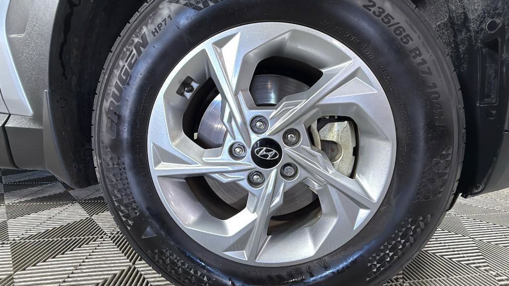 Used 2023 Hyundai Tucson SE image 32