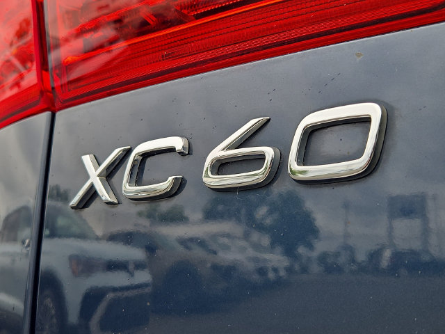 Used 2022 Volvo XC60 B5 Momentum w/ Climate Package AWD/4WD image 32
