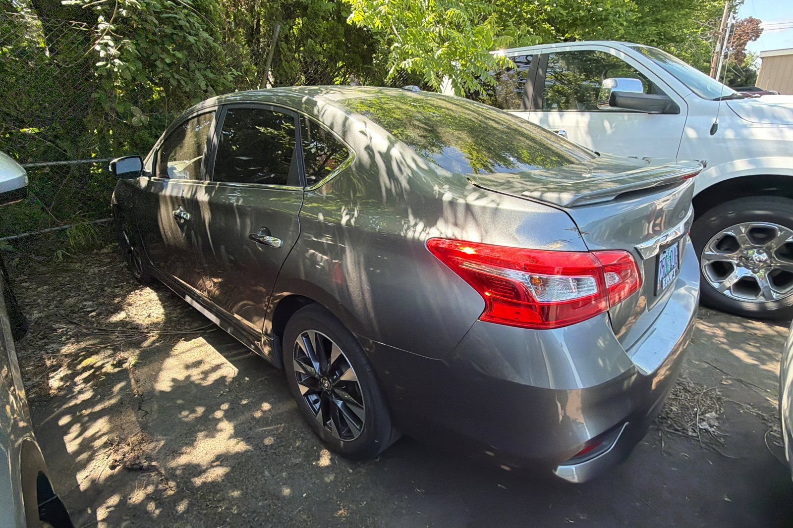 Used 2018 Nissan Sentra SR w/ Technology Package FWD image 2
