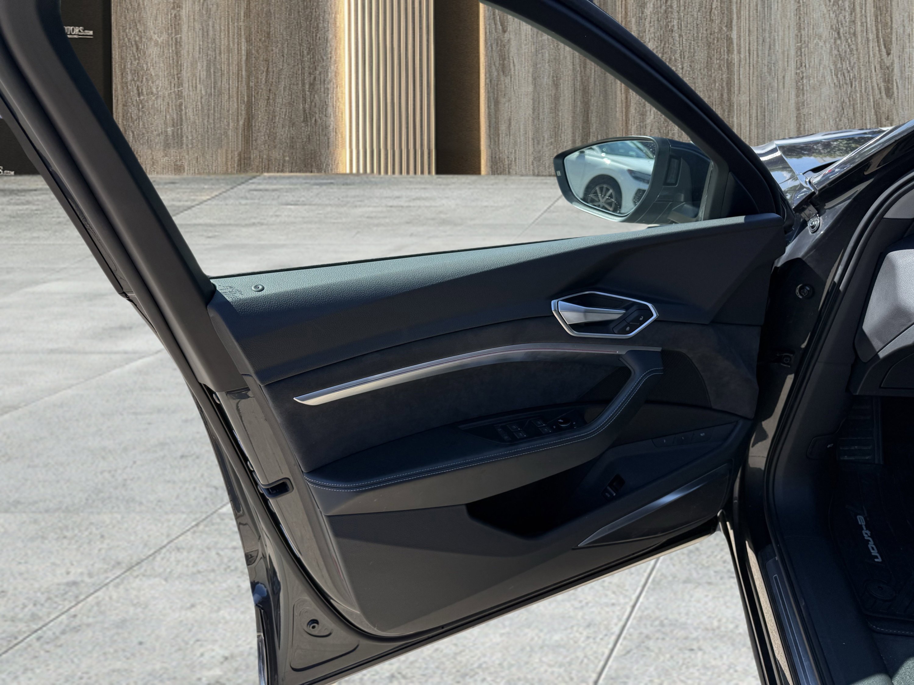 Used 2019 Audi e-tron Prestige w/ Prestige Package image 26