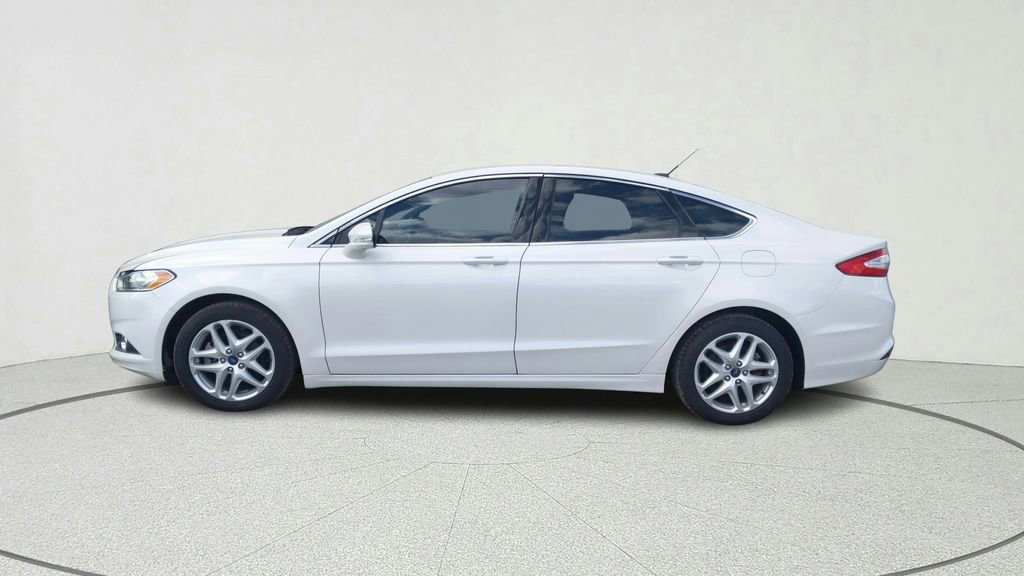 Used 2014 Ford Fusion SE w/ Equipment Group 202A FWD image 4