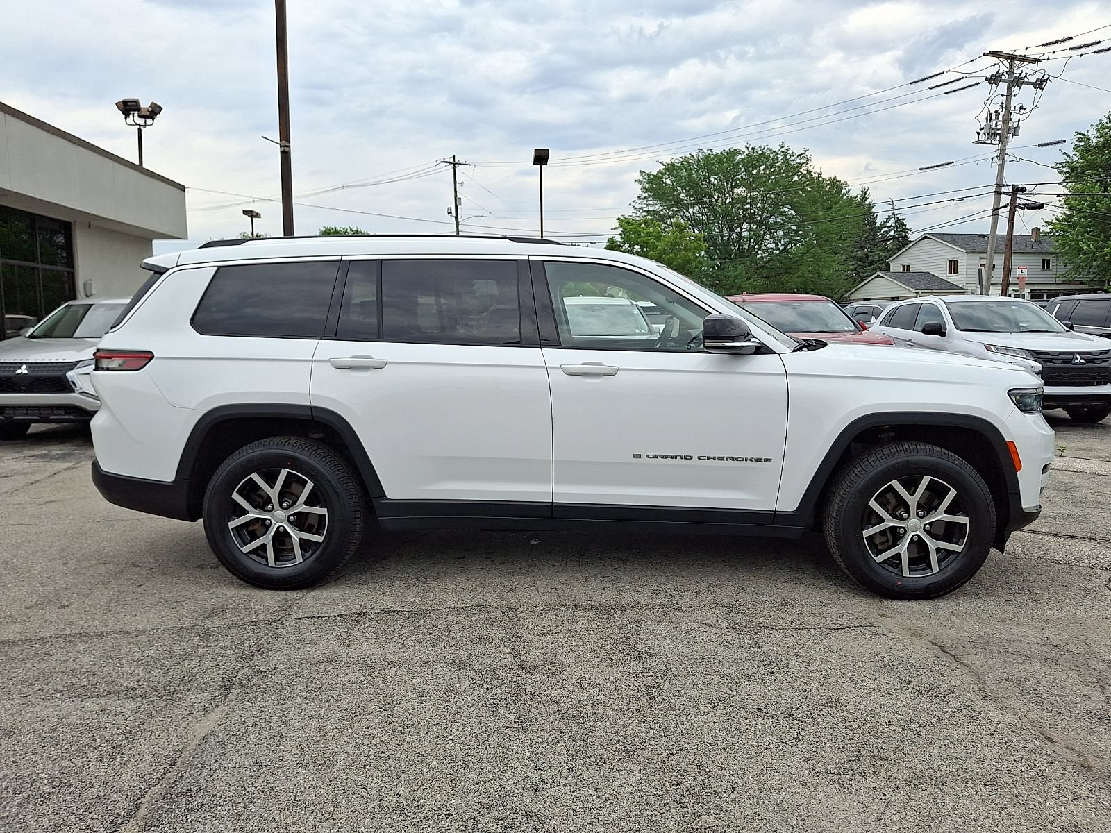 Used 2023 Jeep Grand Cherokee L Limited w/ Trailer Tow Group (B) AWD/4WD image 8