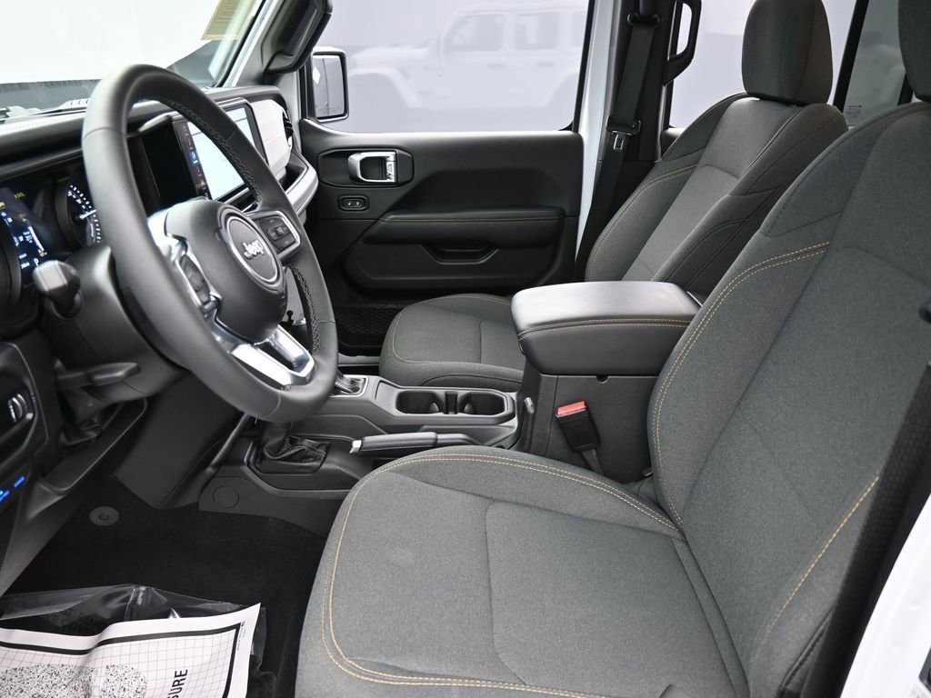 Used 2025 Jeep Wrangler Unlimited Sahara image 10