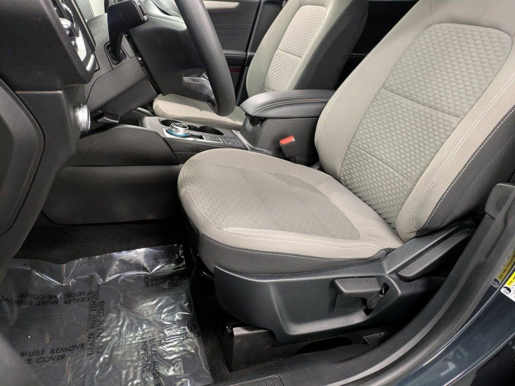 Used 2022 Ford Escape SE image 9