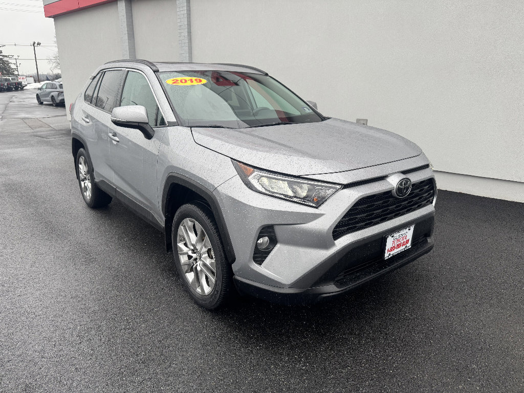Used 2019 Toyota RAV4 XLE Premium w/ Cold Weather Package image 4