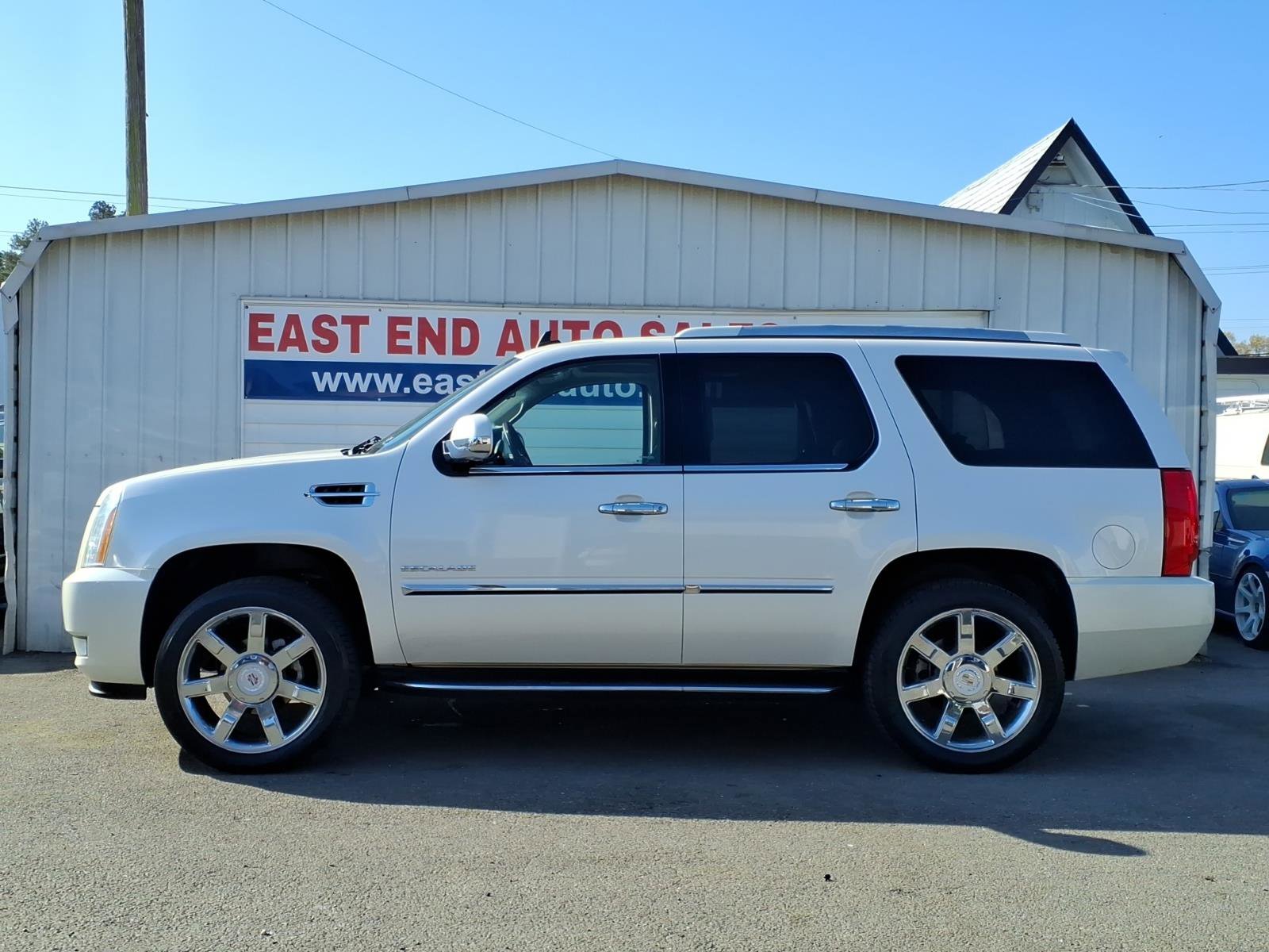 Used 2014 Cadillac Escalade Luxury image 2
