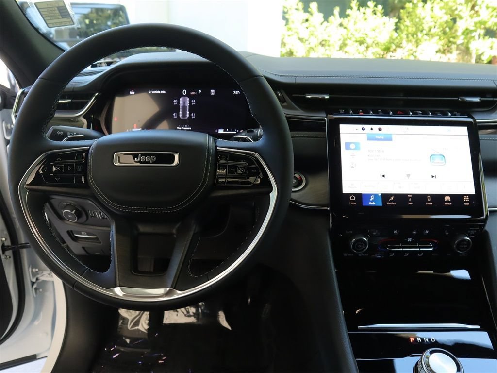 Used 2023 Jeep Grand Cherokee Overland w/ Luxury Tech Group IV RWD image 8