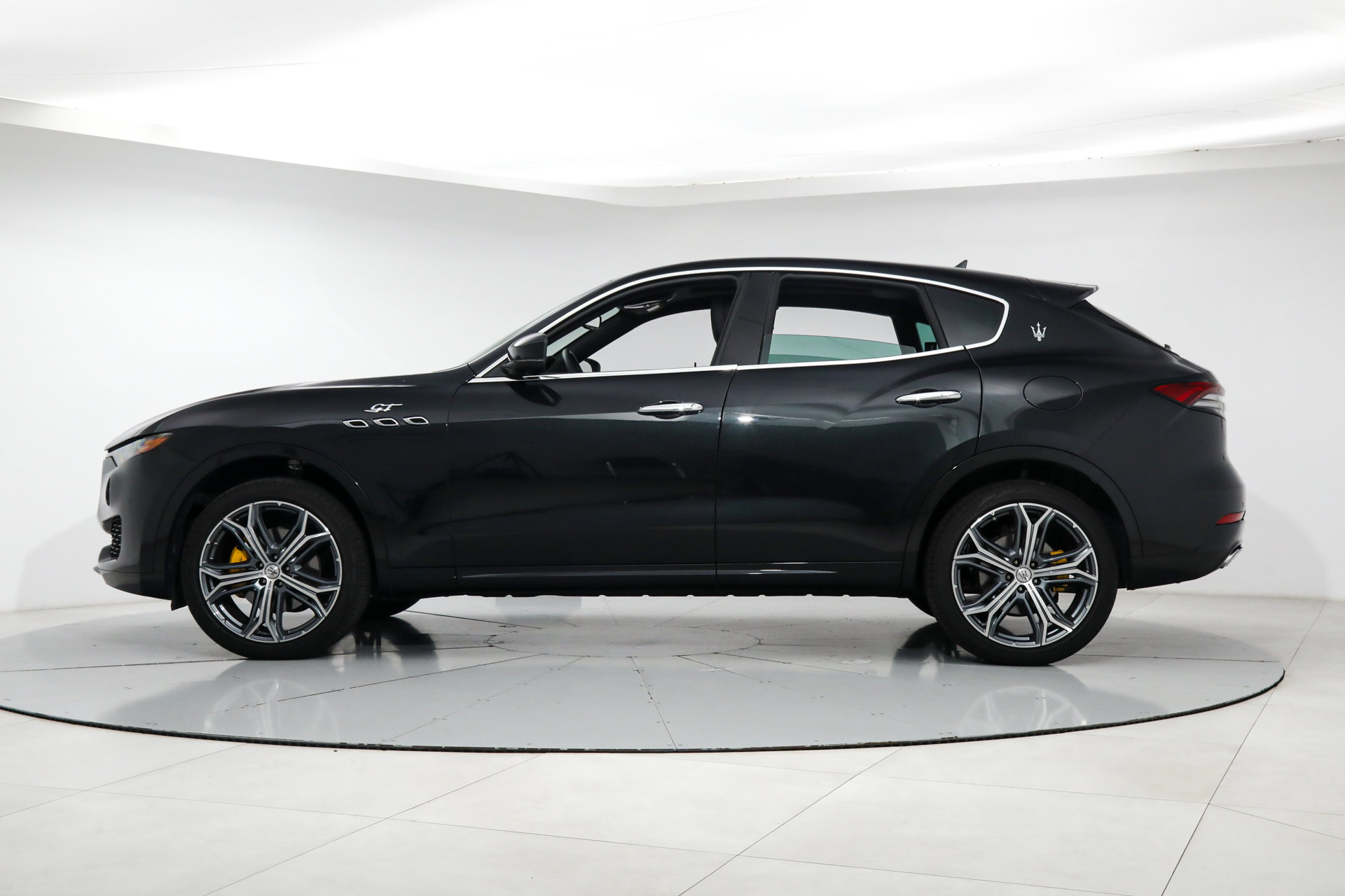 Certified 2023 Maserati Levante GT image 2
