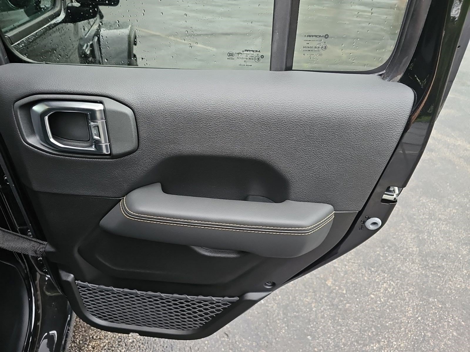 Used 2025 Jeep Wrangler Unlimited Sahara AWD/4WD image 17