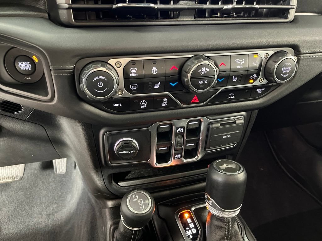 Used 2024 Jeep Wrangler Unlimited Sahara AWD/4WD image 28