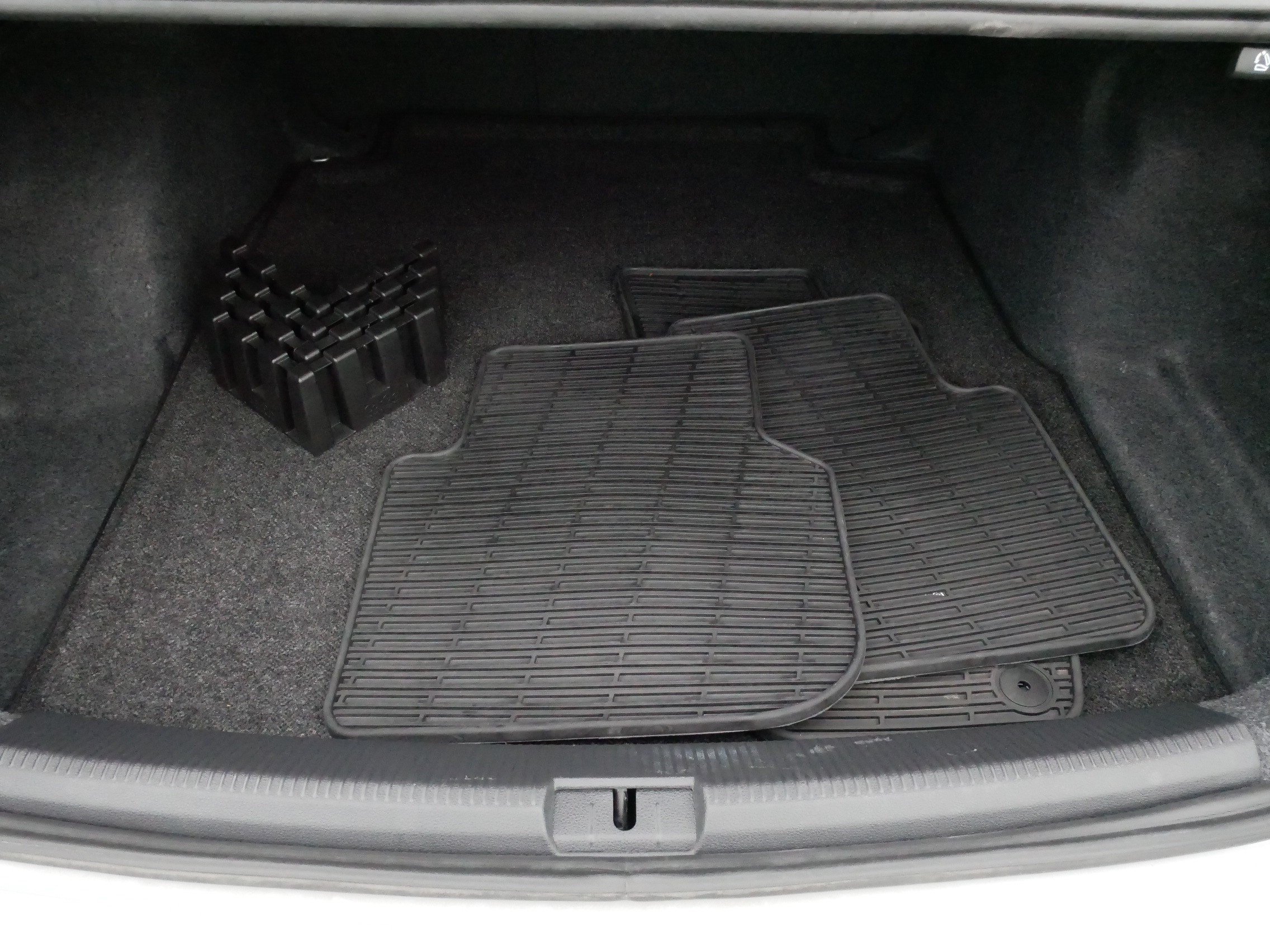Certified 2020 Volkswagen Passat 2.0T R-Line FWD image 18