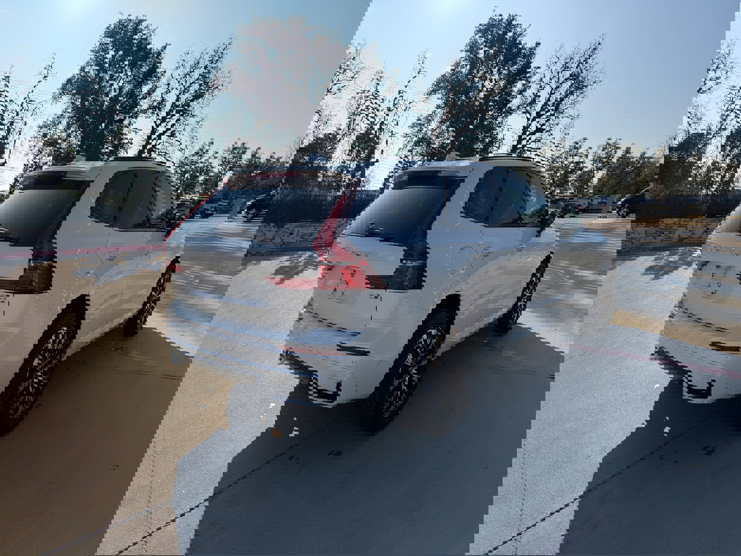 Certified 2025 Volvo XC60 B5 Plus image 6