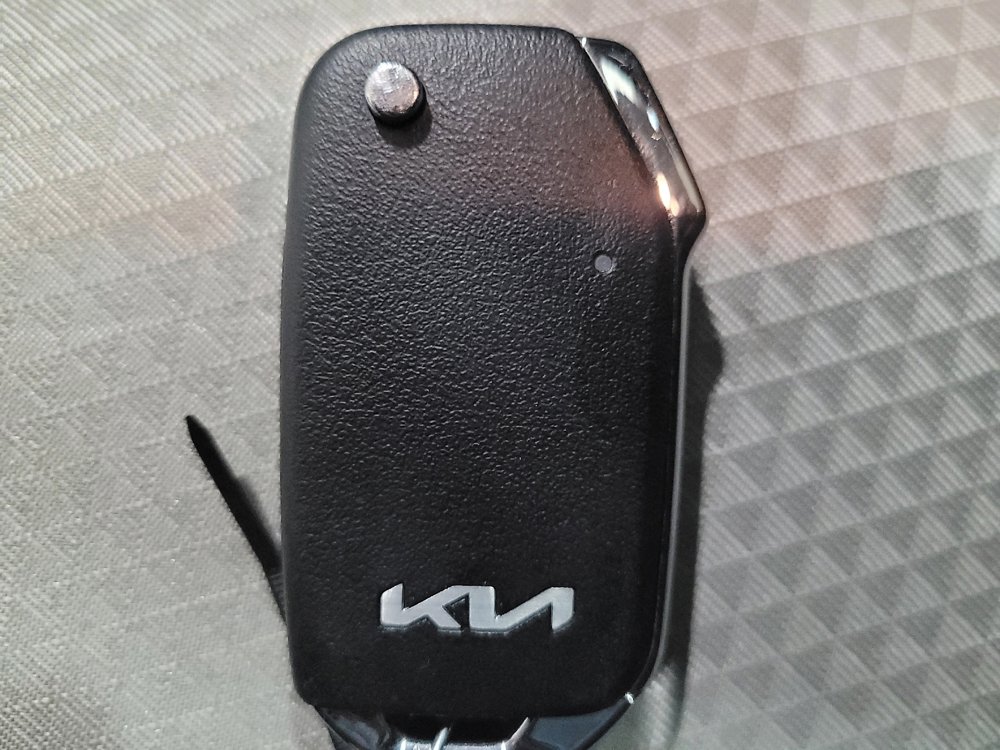 Used 2025 Kia Soul LX w/ LX Technology Package FWD image 32