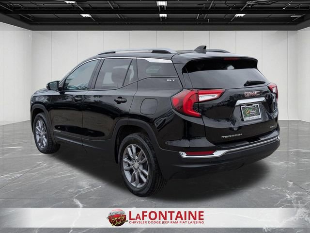 Used 2024 GMC Terrain SLT image 3