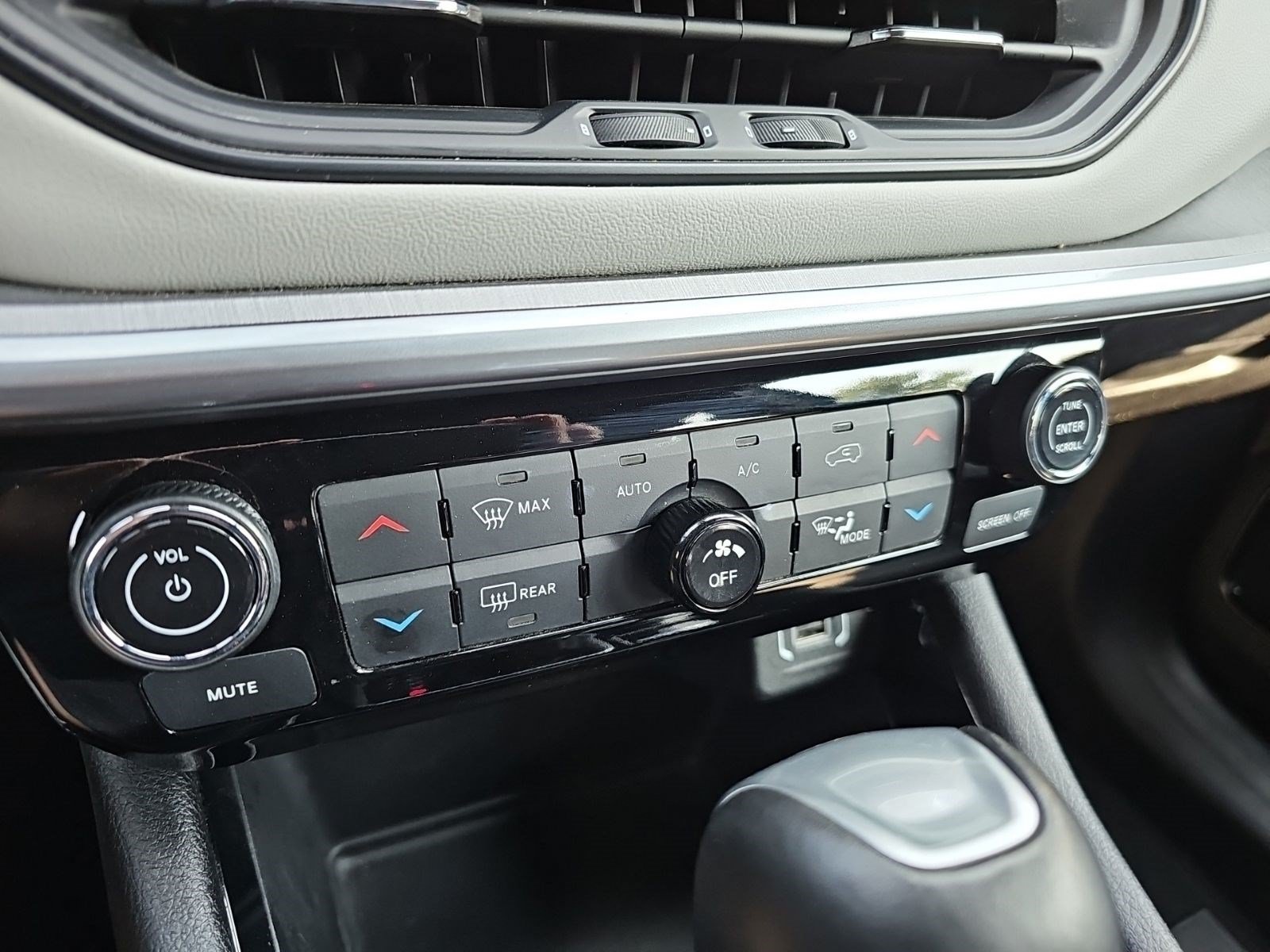 Used 2025 Jeep Compass Limited AWD/4WD image 21