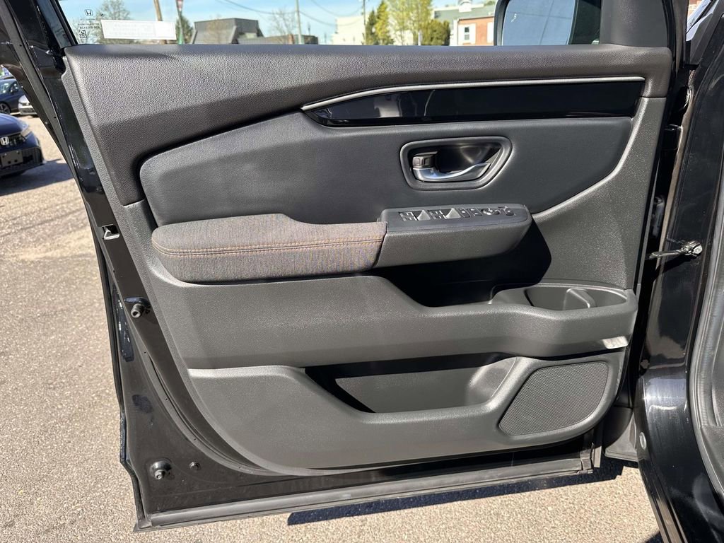Used 2023 Honda Pilot Sport image 8