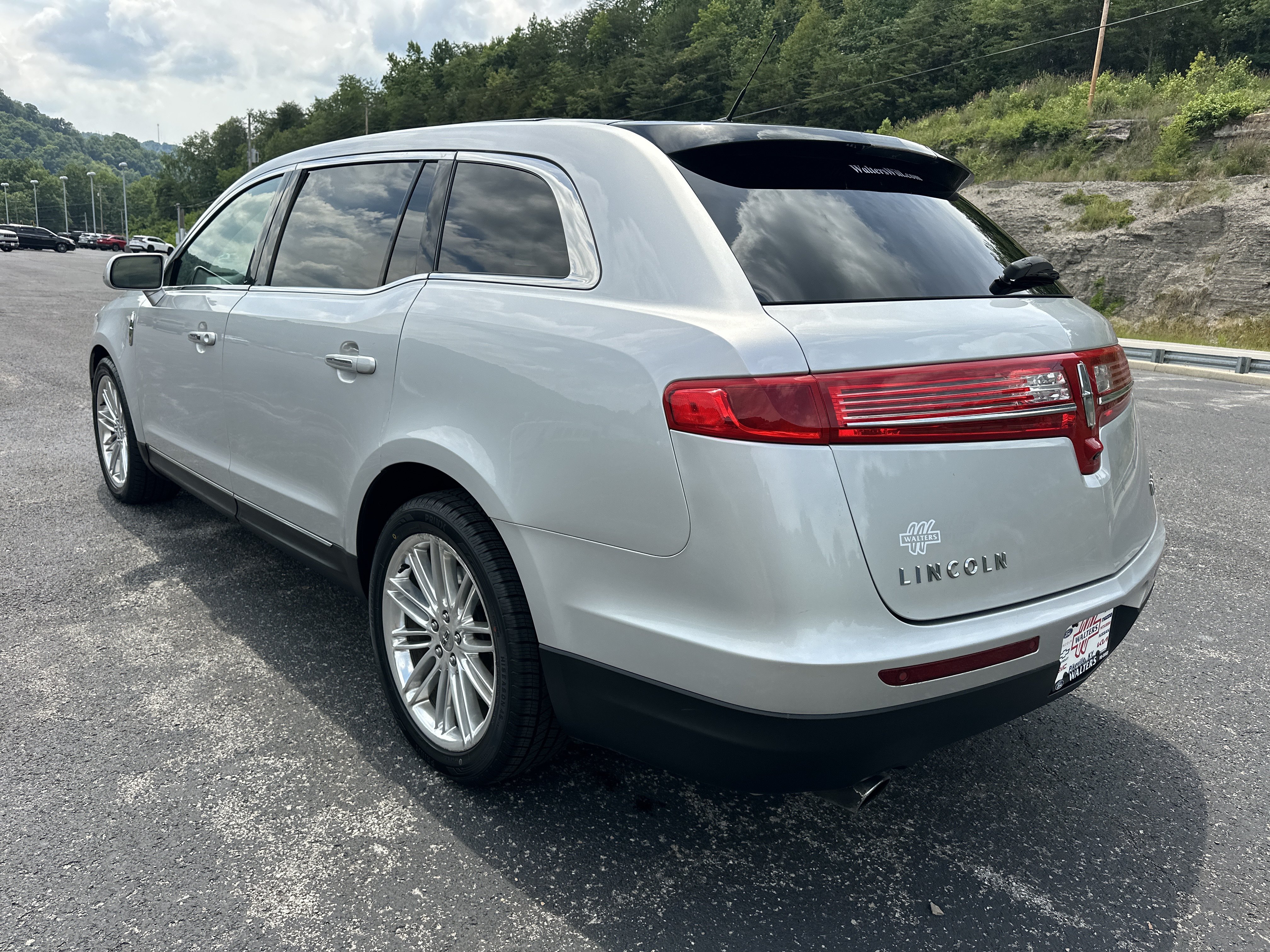 Used 2019 Lincoln MKT AWD image 5