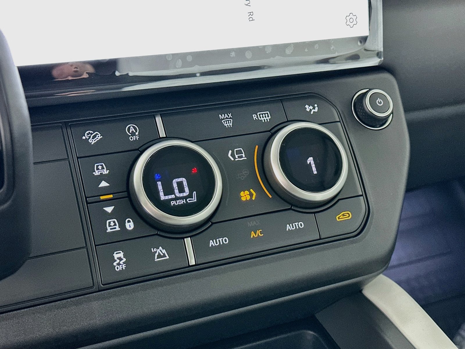 New 2026 Land Rover Defender 110 X-Dynamic SE AWD/4WD image 28