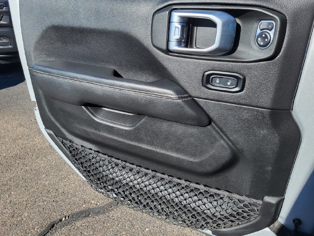 Used 2023 Jeep Wrangler Unlimited Sahara AWD/4WD image 23